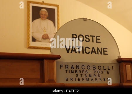 (Dpa file)- La foto mostra l'ufficio postale del Vaticano e a Piazza San Pietro nella Città del Vaticano, Italia, 10 aprile 2007. Foto: Lars Halbauer Foto Stock