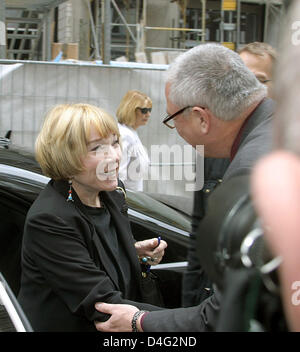 Noi attrice e autore Shirley MacLaine arriva presso il dipartimento culturale store Dussmann di Berlino, Germania, 16 settembre 2008. MacLaine segni il suo libro "Weiser, nicht leiser!' ('Sage-Ing mentre età-ing"). Foto: Xamax Foto Stock