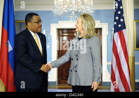 Segretario Clinton incontra haitiana con il Primo Ministro Conille Foto Stock