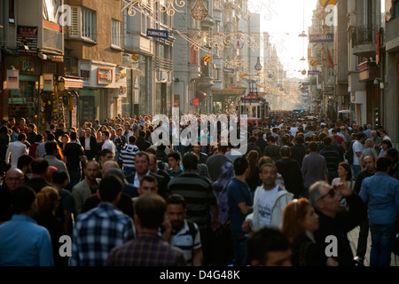 Türkei, Istanbul, Beyoglu, Istiklal Caddesi (Unabhüngigkeitsstrasse). Foto Stock