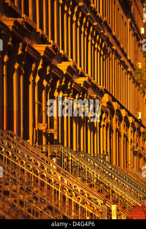 Riga di arenaria alloggia uno e cento venti sesto STREET HARLEM MANHATTAN NEW YORK CITY USA Foto Stock