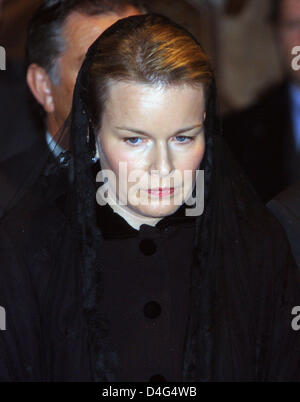 Belgio la principessa Mathilde arriva per la cerimonia funebre del conte Patrick d'Udekem d'Acoz presso l Eglise Saint-Pierre in Bastogne, Belgio, 30 settembre 2008. Conte Patrick d'Udekem d'Acoz, padre del Belgio la principessa Mathilde, morì il 25 settembre 2008 all'età di 72. Foto: Albert Philip van der Werf (PAESI BASSI) Foto Stock