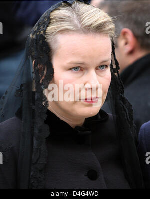 Belgio la principessa Mathilde arriva per la cerimonia funebre del conte Patrick d'Udekem d'Acoz presso l Eglise Saint-Pierre in Bastogne, Belgio, 30 settembre 2008. Conte Patrick d'Udekem d'Acoz, padre del Belgio la principessa Mathilde, morì il 25 settembre 2008 all'età di 72. Foto: Albert Philip van der Werf (PAESI BASSI) Foto Stock