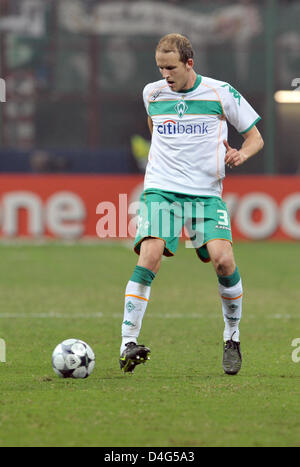 Il finlandese Petri Pasanen del Werder Brema è mostrato in azione durante il gruppo B di Champions League contro l'Inter a Giuseppe Meazza di Milano, Italia, 01 ottobre 2008. La partita si è conclusa in un 1-1 cravatta. Foto: Carmen Jaspersen Foto Stock