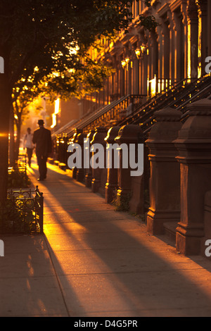 Riga di arenaria alloggia uno e cento venti sesto STREET HARLEM MANHATTAN NEW YORK CITY USA Foto Stock