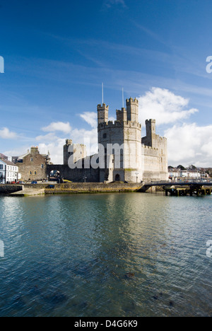 Caernarfon Castle, Gwynedd, il Galles del Nord. Foto Stock