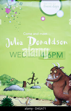 Belfast, Irlanda del Nord. 13 marzo 2013. Scrittrice Julia Donaldson è stata a Belfast firma i suoi libri a Easons bookshop. Foto Stock