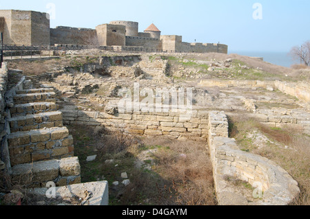 Resti di antichi Tyras, vicino alla medievale pareti genovese del Maurocastro, Belgorod-Dnestrovskiy, Ucraina, Europa orientale Foto Stock