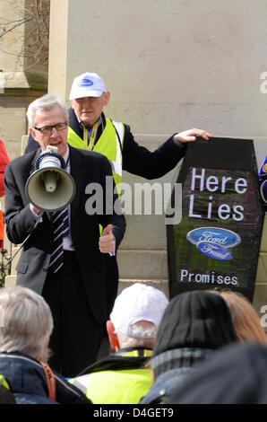 Ex lavoratori della Visteon parti di automobili in fabbrica a Swansea hanno preso la loro campagna per le pensioni a Westminster Foto Stock