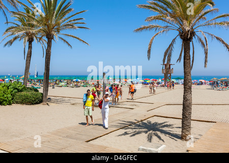 Spiaggia di Benalmadena, Costa del Sol, Andalusia, Spagna, Europa. Foto Stock