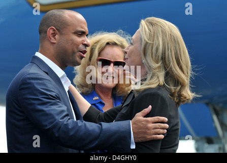 Segretario Clinton è accolto da Haitian Primo Ministro Lamothe Foto Stock