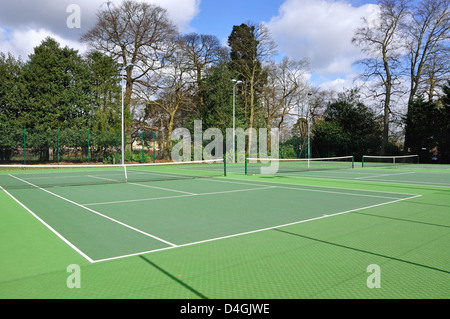 Campi da tennis presso il Royal Ascot Tennis Club, stazione Hill, Ascot Berkshire, Inghilterra, Regno Unito Foto Stock