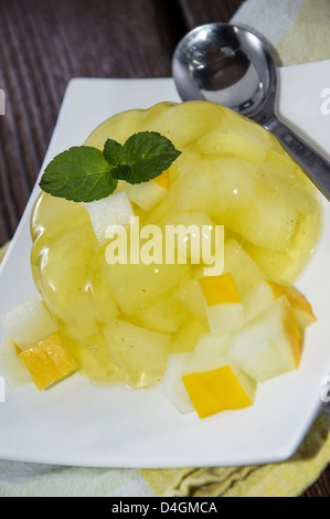 Fresche fatte melata jella su sfondo di legno Foto Stock