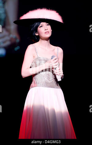 Toronto, Canada. Xii Marzo 2013. Hong Kong Cantopop cantante e attrice Vivian Chow esegue al Casino Rama durante il suo cammino di amore tour. (JKP/EXI) Credito: n8n foto / Alamy Live News Foto Stock