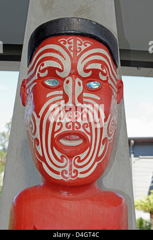 Scultura Maori, Te Puia, Rotorua, Isola del nord, Nuova Zelanda Foto Stock