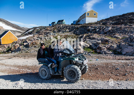 Villaggio Inuit, Ittoqqortoormiit, Scoresbysund, a nord-est della Groenlandia, regioni polari Foto Stock