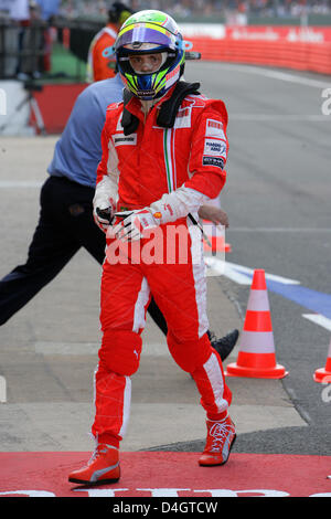 Il brasiliano pilota di Formula Uno Felipe Massa della Scuderia Ferrari raffigurato nella pitlane dopo le qualifiche di Silverstone race track vicino a Towcester in Northamptonshire, Gran Bretagna, 05 luglio 2008. Formula 1 Gran Premio di Gran Bretagna si svolgerà il 06 luglio 2008. Foto: Jens Buettner Foto Stock