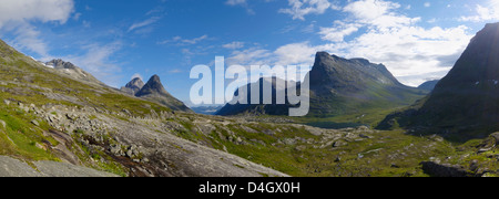 Le montagne vicino al Trollstigen, More og Romsdal, Norvegia e Scandinavia Foto Stock