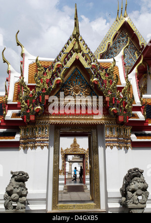 Chedi Rai vicino a Phra Rabieng chiostro. Il Wat Phra Chetuphon, (Wat Po), Bangkok, Thailandia, Sud-est asiatico Foto Stock