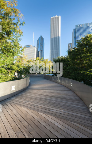 Il BP ponte pedonale progettato da Frank Gehry, Grant Park, Chicago, Illinois, Stati Uniti d'America Foto Stock