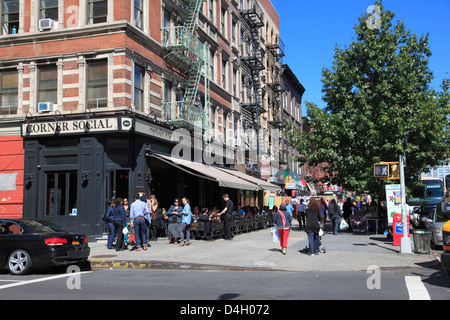 Scena di strada, Lenox Avenue Harlem, Manhattan, New York City, Stati Uniti d'America Foto Stock