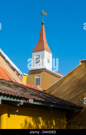 Architettura Olandese in Kralendijk capitale di Bonaire, ABC, isole Antille Olandesi, dei Caraibi Foto Stock