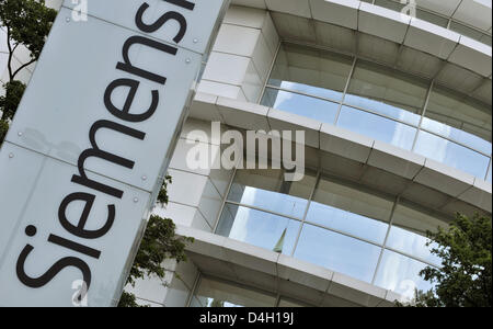 Vista esterna sulla sede di Siemens a Monaco di Baviera, Germania, il 29 luglio 2008. Nell'ambito delle tangenti scandalo al conglomerato tedesco Siemens, il gruppo precedenti danni dalla sua ex Corporate ai membri del Comitato esecutivo - tra le quali l'ex CEO von Pierer e Kleinfeld - Siemens conferma il 29 luglio 2008 a Monaco di Baviera. Foto: PETER KNEFFEL Foto Stock