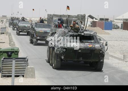 Forze armate tedesche Quick forza di reazione (QRF) i soldati si vede durante una manovra in Marmal montagne vicino a Mazar-e-Sharif, Afghanistan, 01 luglio 2008. Bundeswehr tedesca ha assunto una rapida reazione vigore dazi provenienti dalla Norvegia al 01 luglio 2008. La manovra è stato il suo primo atto ufficiale. Foto: Maurizio Gambarini Foto Stock