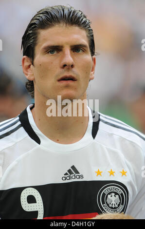 Mario Gomez, il riscontro di Germania nazionale della squadra di calcio visto durante il soccer friendly Germania vs Serbia a "Veltins Arena' a Gelsenkirchen (Germania), 31 maggio 2008. La Germania ha vinto 2-1. Foto: Achim Scheidemann Foto Stock