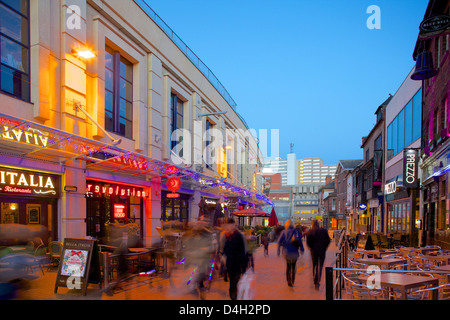 Forman Street al crepuscolo, Nottingham, Nottinghamshire, England, Regno Unito Foto Stock