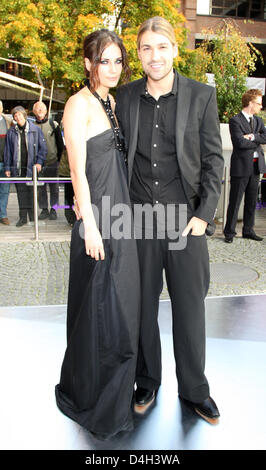 Il violinista David Garrett e la sua fidanzata Tatjana Gellert pongono durante il "Echo Klassik Award' gala a "Gasteig' -sede a Monaco di Baviera, Germania, il 19 ottobre 2008. Garrett ha ricevuto il classico senza confini award'. Per la quindicesima volta 'Kulturinstitut der deutschen Phonowirtschaft' ('Istituto di Cultura di tedesco industria record') ha assegnato il premio per l'anno il meglio della musica classica Foto Stock