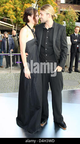 Il violinista David Garrett e la sua fidanzata Tatjana Gellert pongono durante il "Echo Klassik Award' gala a "Gasteig' -sede a Monaco di Baviera, Germania, il 19 ottobre 2008. Garrett ha ricevuto il classico senza confini award'. Per la quindicesima volta 'Kulturinstitut der deutschen Phonowirtschaft' ('Istituto di Cultura di tedesco industria record') ha assegnato il premio per l'anno il meglio della musica classica Foto Stock