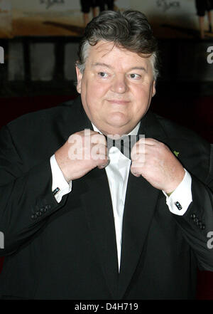 Attore Robbie Coltrane arriva per la prima mondiale del nuovo film di James Bond film 'Quantum Of Solace' di Odeon Leicester Square a Londra, in Gran Bretagna, 29 ottobre 2008. Foto: Patrick van Katwijk Foto Stock