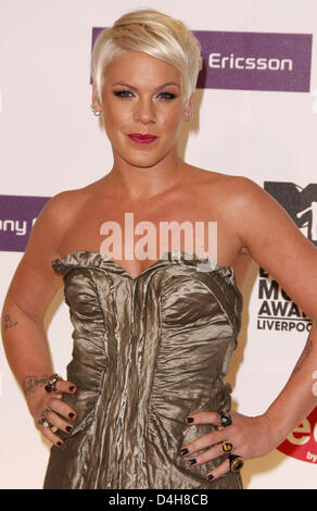 Noi cantante Pink arriva per il XV MTV Europe Music Awards a Echo Arena di Liverpool, in Gran Bretagna, 06 novembre 2008. Foto: Hubert Boesl Foto Stock