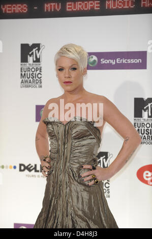 Noi cantante Pink arriva per il XV MTV Europe Music Awards a Echo Arena di Liverpool, Regno Unito, 06 novembre 2008. Foto: Joerg Carstensen Foto Stock