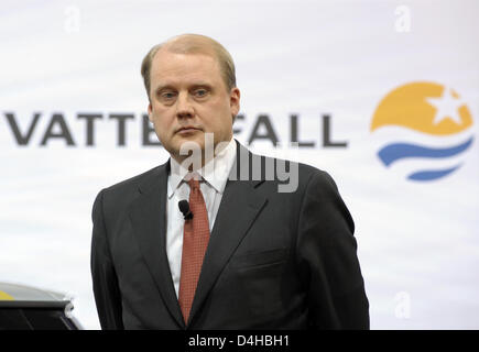 Il finlandese Tuomo Hatakka, Presidente del Consiglio di Amministrazione di Vattenfall Europe, è raffigurato durante la presentazione della BMW auto electro ?Mini E? A Berlino, Germania, 25 novembre 2008. Foto: Soeren Stache Foto Stock