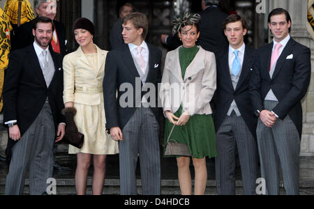 Il principe Guillaume (L-R), la Principessa Alexandra, il Principe Luigi e sua moglie Tessy Anthony, Principe Sebastien e principe Felix assistere al matrimonio civile dell'Arciduchessa Maria Cristina d'Austria e il Conte Rodolphe di Limburg Stirum presso il municipio di Mechelen, Belgio, 06 dicembre 2008. Foto: Patrick van Katwijk Foto Stock