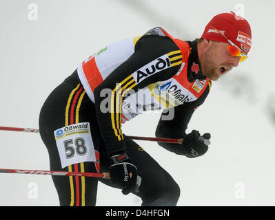 German cross country sciatore Axel Teichmann è esaurito dopo il prologo del ?Tour de Ski? Di Oberhof in Germania, 27 dicembre 2008. Teichmann ha vinto il prologo prima di Swiss Dario Cologna e il norvegese Petter Northug. Foto: Hendrik Schmidt Foto Stock