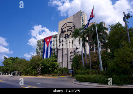 L'iconico murale di Che Guevara sul ministero dell'interno, Havana Cuba Foto Stock