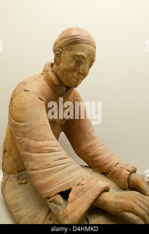 Un'antica statua in esposizione presso i Guerrieri di Terracotta sito Museo di Xi'an, Cina Foto Stock