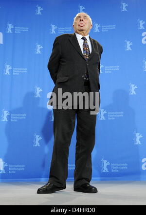 Regista francese Claude Chabrol pone durante il photocall per il suo film ?Bellamy? Al 59° Festival Internazionale del Cinema di Berlino a Berlino, Germania, 07 febbraio 2009. Il film viene eseguito in Berlinale Special sezione un totale di 18 film competere per la Silver e Golden orsi del 59th Berlinale. Foto: Rainer Jensen Foto Stock