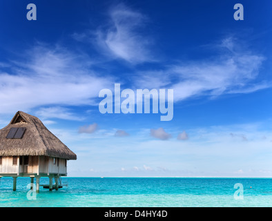 Lonely hut all'infinito oceano Foto Stock