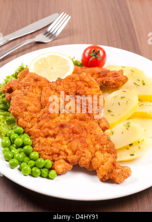 I tradizionali cibi austriaci sulla piastra Foto Stock