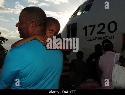 Guardia costiera conduce le evacuazioni da Haiti Foto Stock