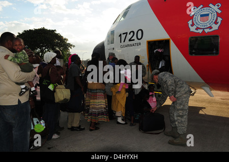 Guardia costiera conduce le evacuazioni da Haiti Foto Stock