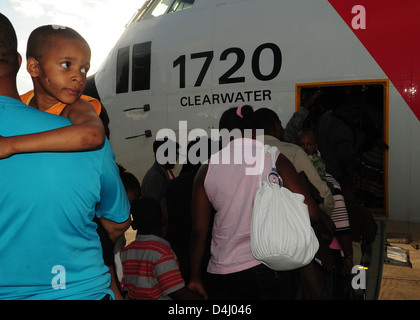 Guardia costiera conduce le evacuazioni da Haiti Foto Stock