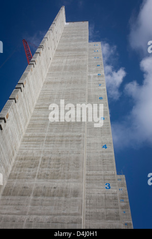Sollevare gli alberi con i loro piani contrassegnati verticalmente a 5 Broadgate, progettato da rendere gli architetti che diventerà la nuova casa di UBS a Londra quando è completamente occupata nel 2016. 700.000 piedi quadrati (66,890 mq). Foto Stock