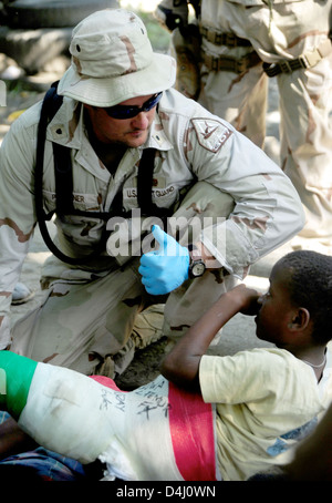 PSU 307 visite orfanotrofio di Haiti Foto Stock