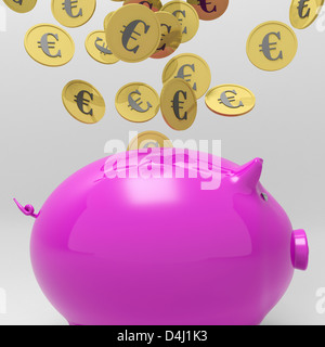 Monete di entrare Piggybank mostra prestito europeo o dei depositi Foto Stock