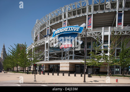 Campo progressiva segno (©PROGRESSIVE CORP 2008) Cleveland Indians Baseball Stadium (©HOK Sport 2016) downtown Cleveland Ohio USA Foto Stock